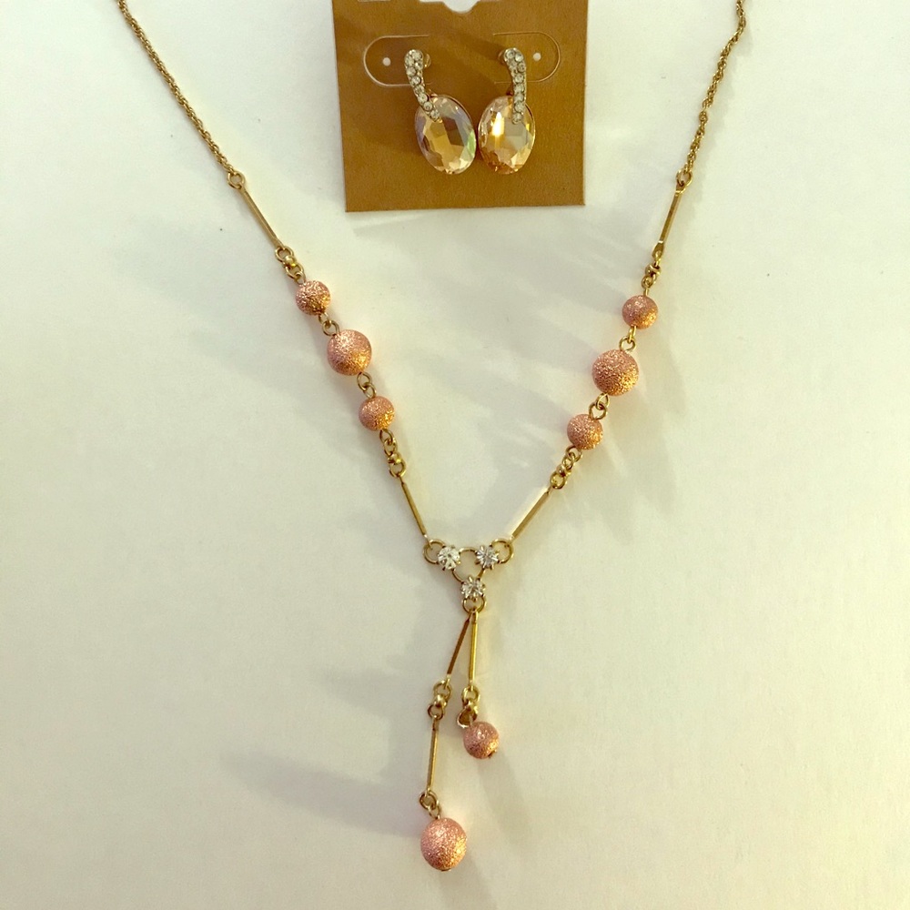 Necklace and earring set